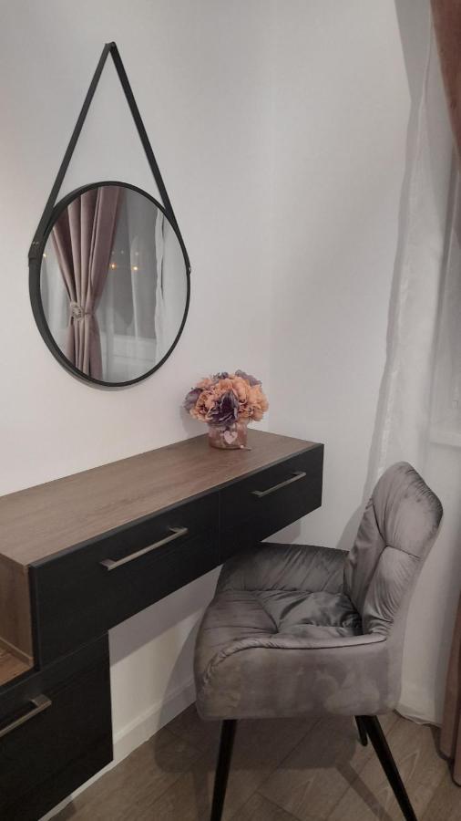 Sarah'S Place Oradea Buitenkant foto